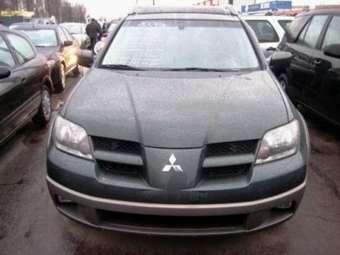 2004 Mitsubishi Outlander Photos