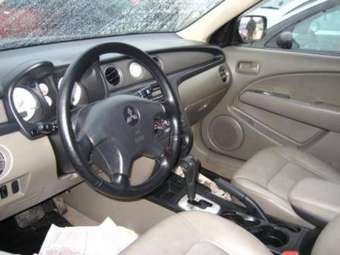 2004 Mitsubishi Outlander Images