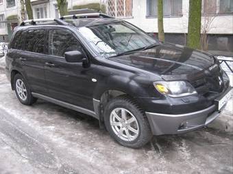 2004 Mitsubishi Outlander Photos