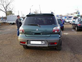 2004 Mitsubishi Outlander Pictures