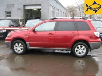 2004 Mitsubishi Outlander Images