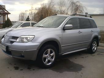 2004 Mitsubishi Outlander Pictures