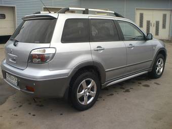 2004 Mitsubishi Outlander Pics