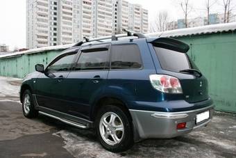 2004 Mitsubishi Outlander Photos