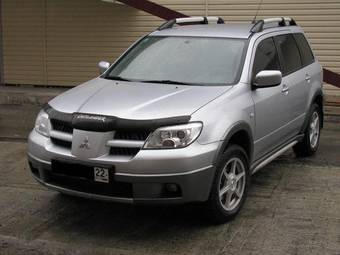 2004 Mitsubishi Outlander Images