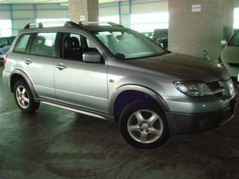 2004 Mitsubishi Outlander Pictures