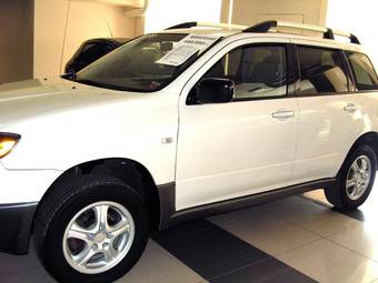 2004 Mitsubishi Outlander Pictures
