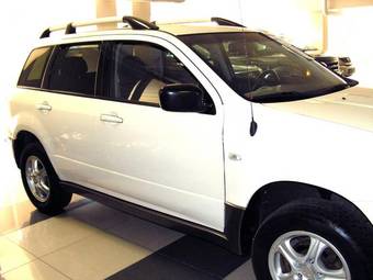 2004 Mitsubishi Outlander Photos