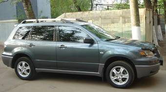 2004 Mitsubishi Outlander Photos