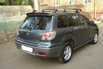 2004 Mitsubishi Outlander Pictures