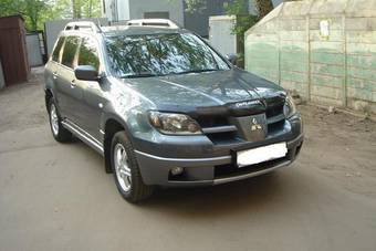 2004 Mitsubishi Outlander Photos
