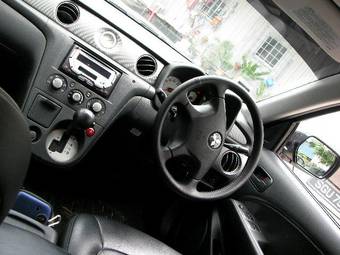 2004 Mitsubishi Outlander Pictures