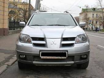 2004 Mitsubishi Outlander Photos