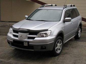 2004 Mitsubishi Outlander Photos