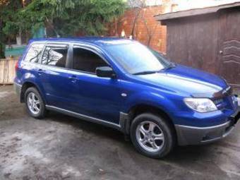 2004 Mitsubishi Outlander Pics