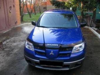 2004 Mitsubishi Outlander Pictures