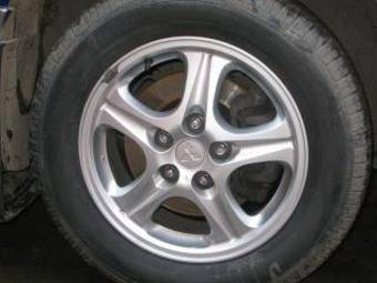 2004 Mitsubishi Outlander Pictures