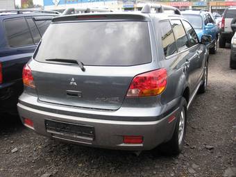 2004 Mitsubishi Outlander Photos