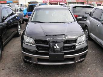 2004 Mitsubishi Outlander Photos