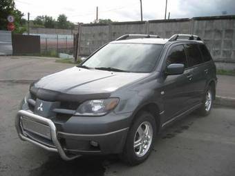 2004 Mitsubishi Outlander Pictures