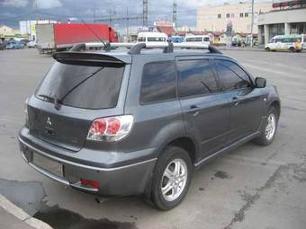 2004 Mitsubishi Outlander Photos