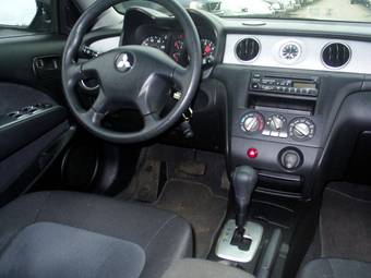 2004 Mitsubishi Outlander Photos
