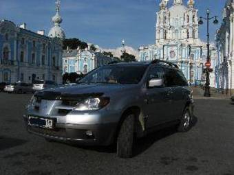 2004 Mitsubishi Outlander Images