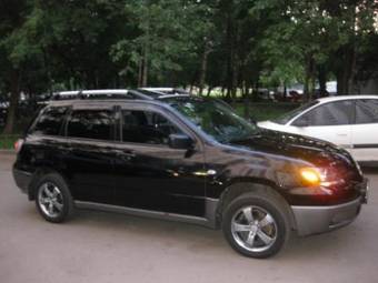 2004 Mitsubishi Outlander Photos