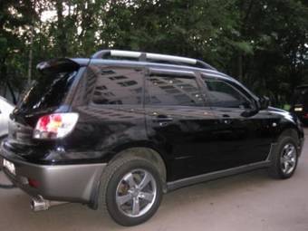 2004 Mitsubishi Outlander Pictures