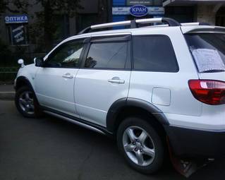 2004 Mitsubishi Outlander Pictures