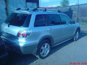 2004 Mitsubishi Outlander Pictures