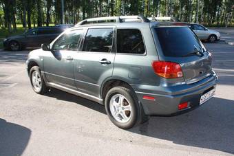 2004 Mitsubishi Outlander Pictures