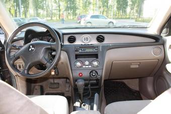 2004 Mitsubishi Outlander Photos