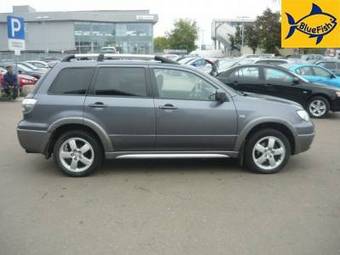 2004 Mitsubishi Outlander Pictures