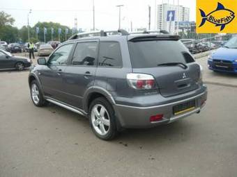 2004 Mitsubishi Outlander Photos