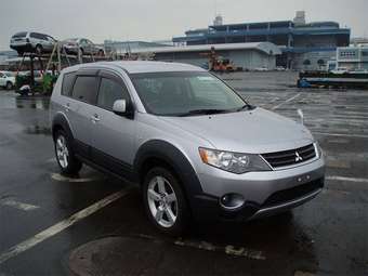 2005 Mitsubishi Outlander Images