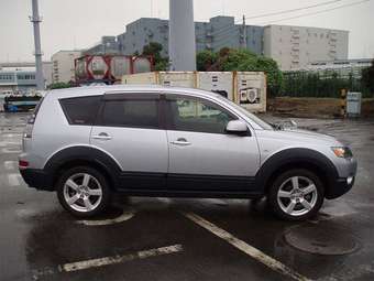 2005 Mitsubishi Outlander Pictures