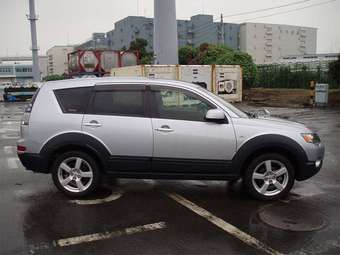 2005 Mitsubishi Outlander Pictures