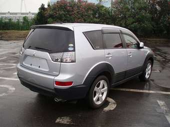 2005 Mitsubishi Outlander Pics