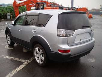 2005 Mitsubishi Outlander Pictures