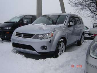 2005 Mitsubishi Outlander Wallpapers