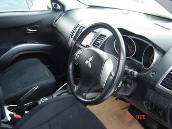 2005 Mitsubishi Outlander Images