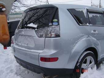 2005 Mitsubishi Outlander Pictures