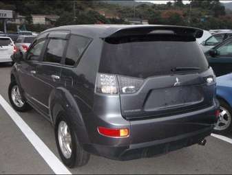 2005 Mitsubishi Outlander Photos