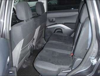 2005 Mitsubishi Outlander Pictures