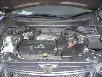 2005 Mitsubishi Outlander Photos