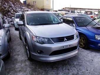 2005 Mitsubishi Outlander Photos