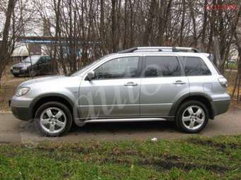 2005 Mitsubishi Outlander Pics