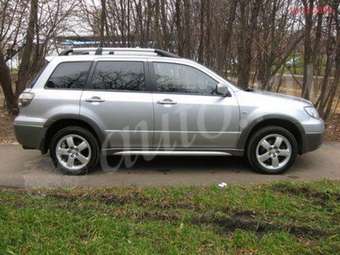 2005 Mitsubishi Outlander Pictures