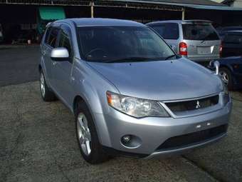 2005 Mitsubishi Outlander Pictures